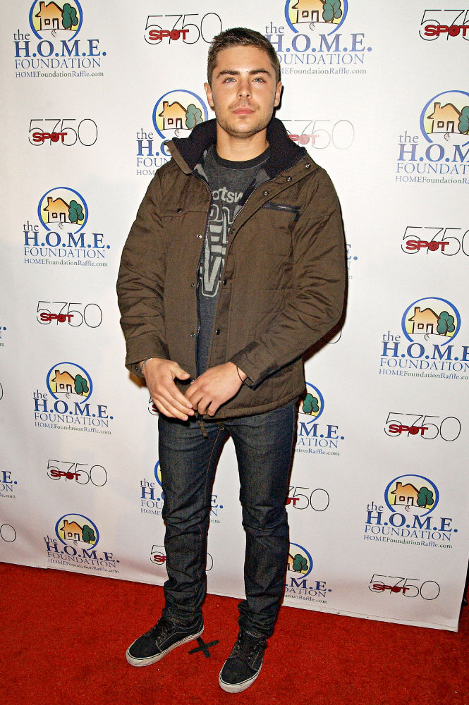 Zac Efron;<br>STIKS Celebrity Video Game Challenge for Charity - Arrivals