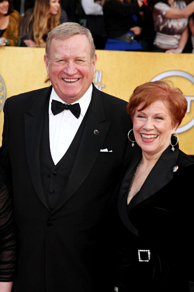 Ken Howard;Roberta Reardon;<br>The 17th Annual Screen Actors Guild Awards (SAG Awards 2011) - Arrivals