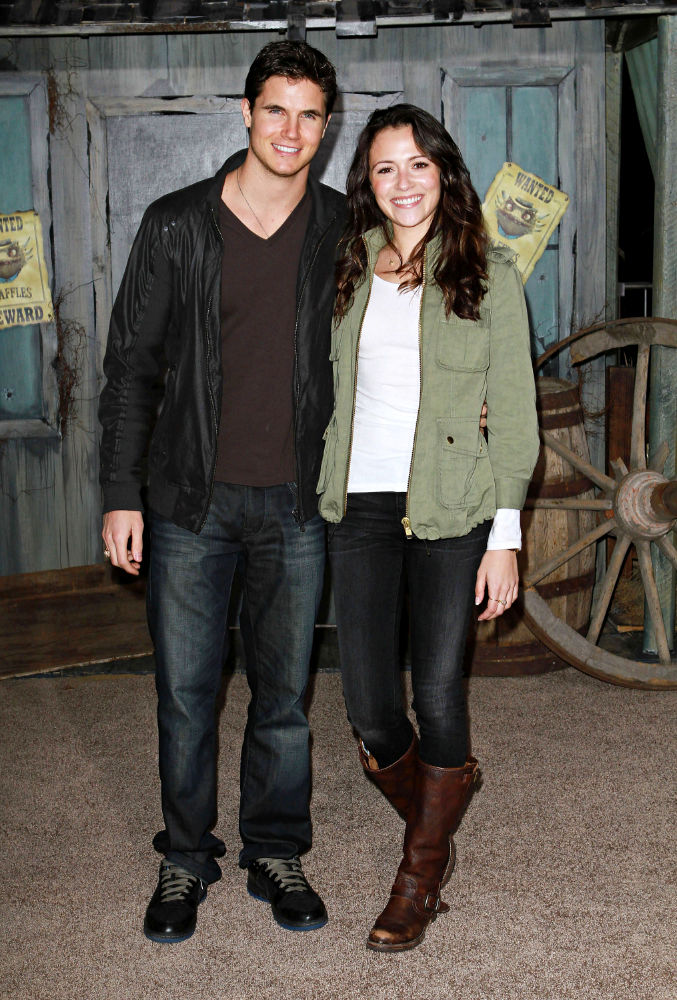 Robbie Amell;Italia Ricci;<br>Los Angeles Premiere of 