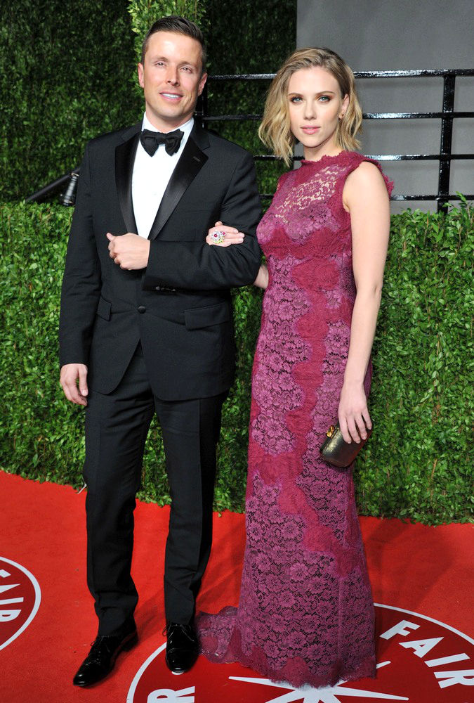 Scarlett Johansson;<br>2011 Vanity Fair Oscar Party - Arrivals