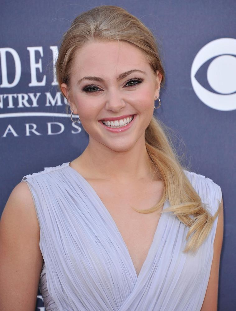 AnnaSophia Robb;<br>The Academy of Country Music Awards 2011 - Arrivals