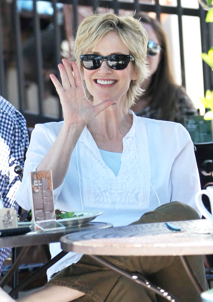 Jane Lynch Reveals She's Deaf in One Ear