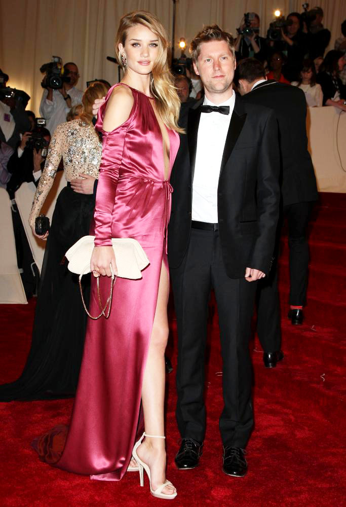 Rosie Huntington-Whiteley;Christopher Bailey;<br>Alexander McQueen: Savage Beauty Costume Institute Gala