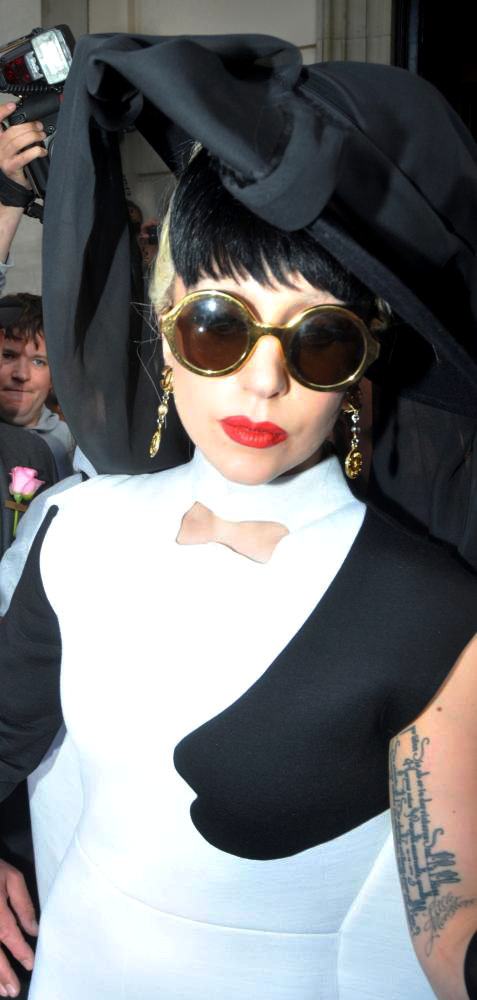 Lady GaGa;<br>Lady GaGa Mobbed by Hundreds of Fans as She Leaves Her Hotel