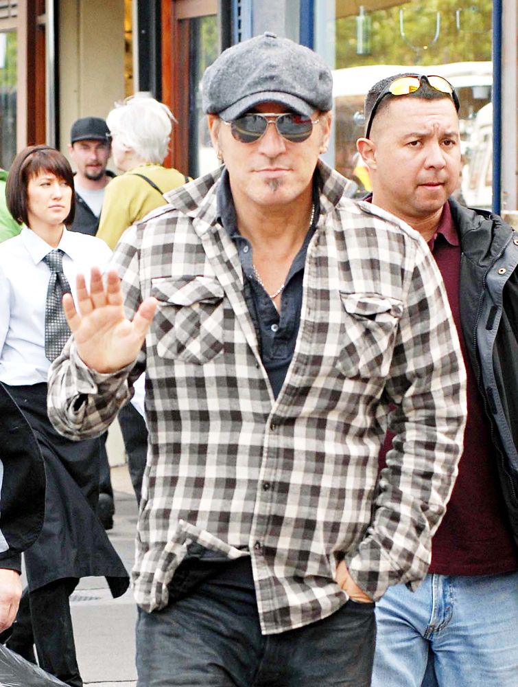 Bruce Springsteen Becomes Unannounced Guest at Tiny New Jersey Club