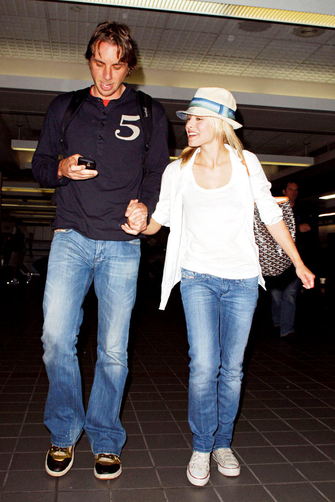 Kristen Bell, Dax Shepard<br>Kristen Bell and Dax Shepard are in good spirits as they arrive at LAX airport