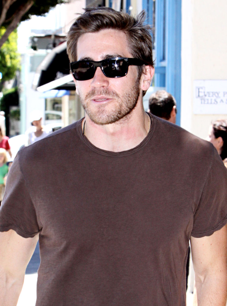 Jake Gyllenhaal;<br>Jake Gyllenhaal leaves R + D Kitchen restaurant in Santa Monica