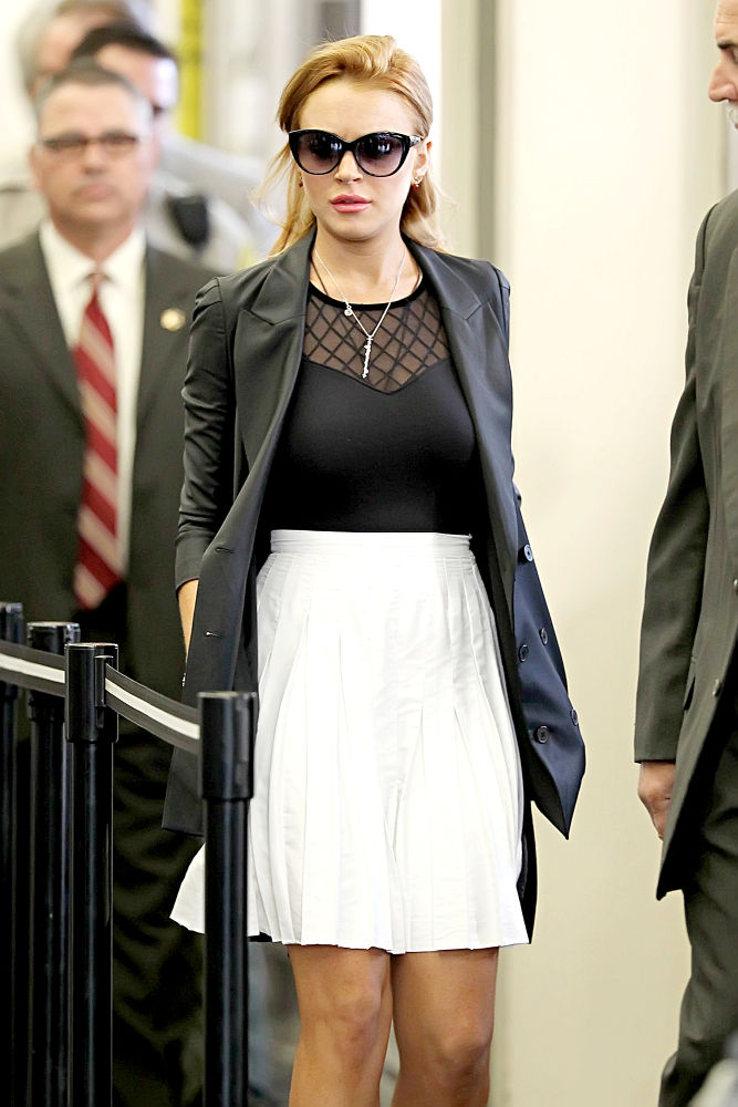 Lindsay Lohan Visits Homeless Teenagers After Freed From Prison