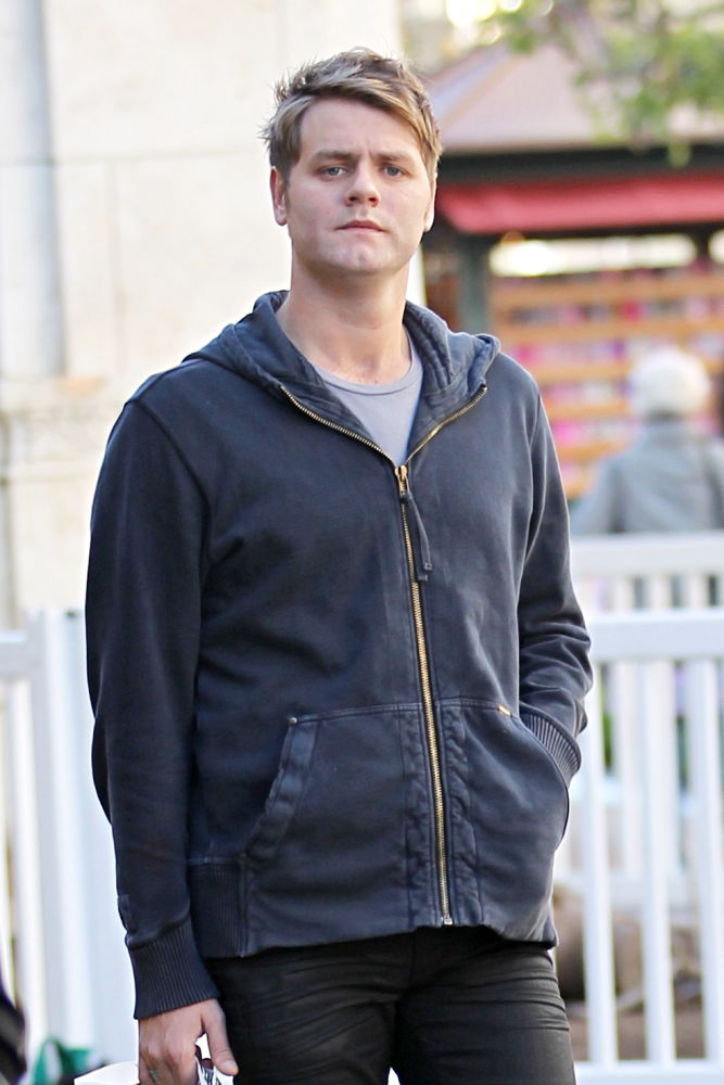 Brian McFadden;<br>Brian McFadden Shows Off A New Slimmer Physique as He Shops for Books