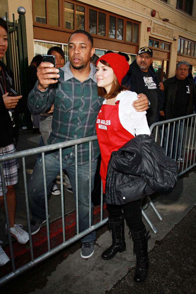 Alyssa Milano;<br>Celebrities Volunteer on Christmas Eve to Serve The Homeless