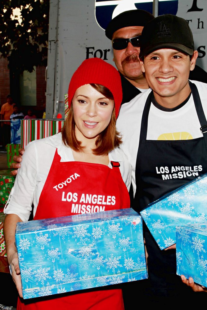 Alyssa Milano;<br>Celebrities Volunteer on Christmas Eve to Serve The Homeless