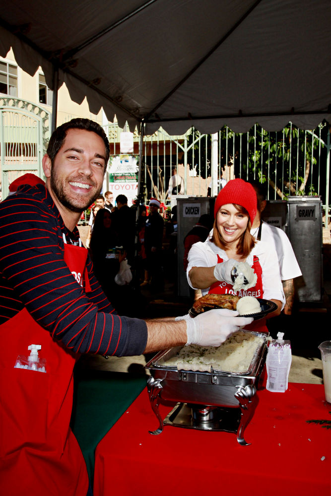 Zachary Levi;Alyssa Milano;<br>Celebrities Volunteer on Christmas Eve to Serve The Homeless