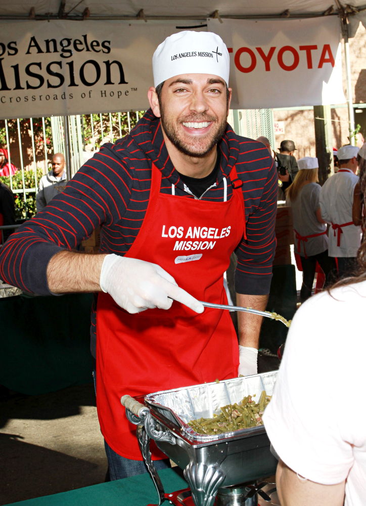 Zachary Levi;<br>Celebrities Volunteer on Christmas Eve to Serve The Homeless