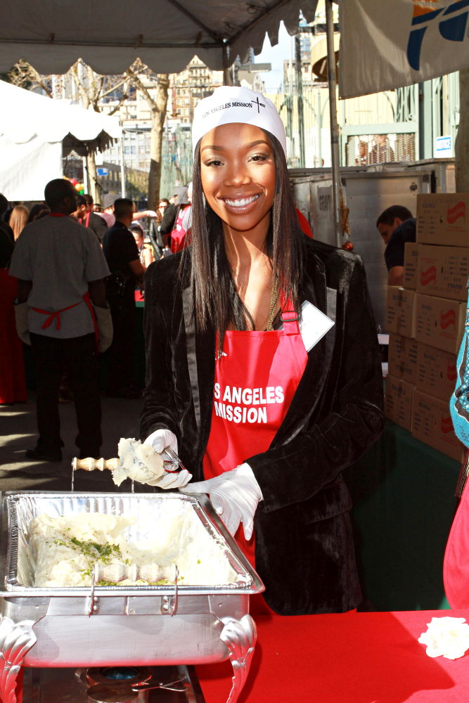 Brandy;<br>Celebrities Volunteer on Christmas Eve to Serve The Homeless