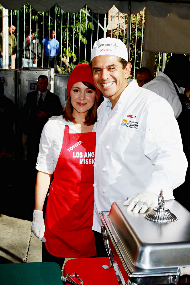 Alyssa Milano;Antonio Villaraigosa;<br>Celebrities Volunteer on Christmas Eve to Serve The Homeless