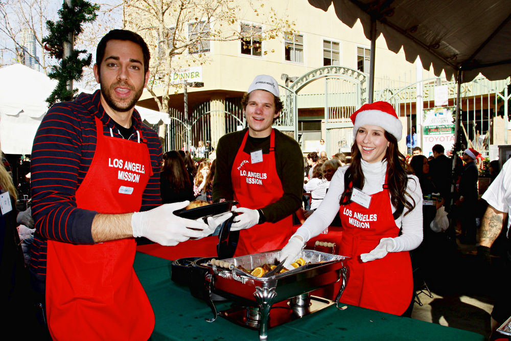 Zachary Levi;Alex Beh;Jennifer Love Hewitt;<br>Celebrities Volunteer on Christmas Eve to Serve The Homeless