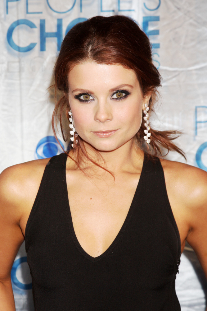 Joanna Garcia;<br>2011 People's Choice Awards - Arrivals