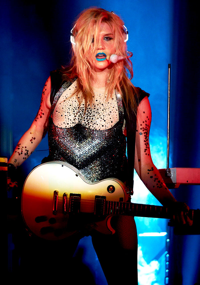 Ke$ha Drinks Blood at Concert