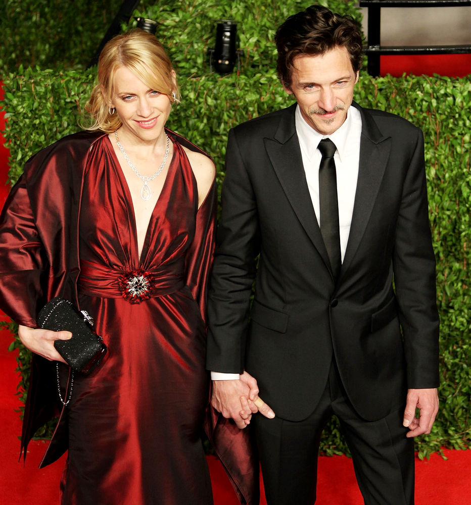 john hawkes Picture 6 2011 Vanity Fair Oscar Party Arrivals