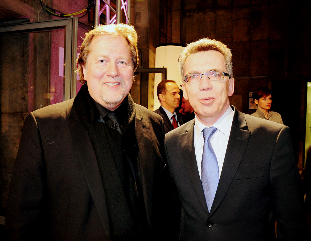 Dieter Gorny;Thomas de Maiziere;<br>19th Annual Echo Awards 2010 - Red carpet arrivals