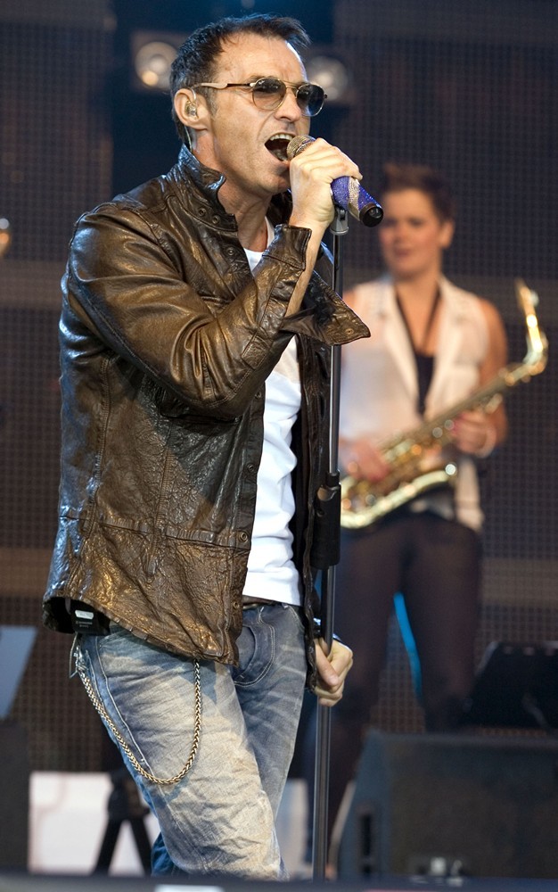 Marti Pellow;Wet Wet Wet;<br>Wet Wet Wet Perform Live on Stage to Celebrate The 25th Anniversary of Their First Appearance