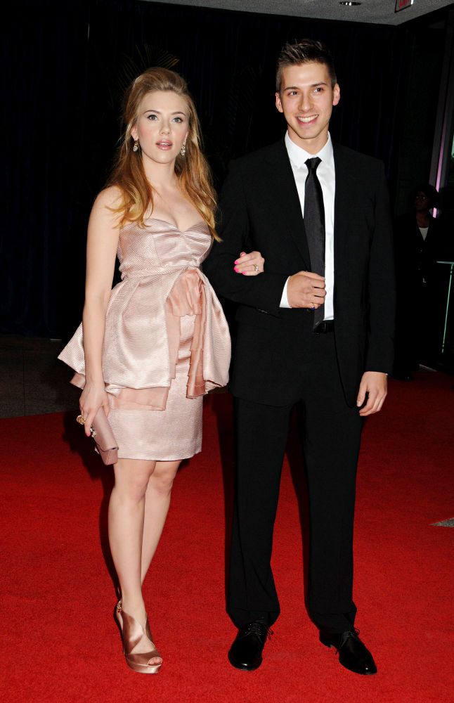 Scarlett Johansson;<br>2010 White House Correspondents Association Dinner - Arrivals
