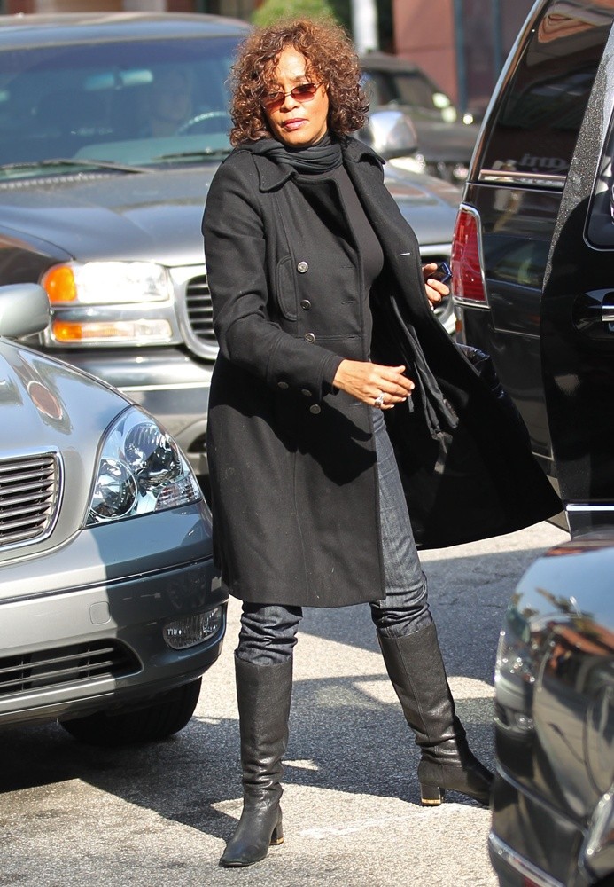 Whitney Houston;<br>Whitney Houston Heads Into A Medical Building