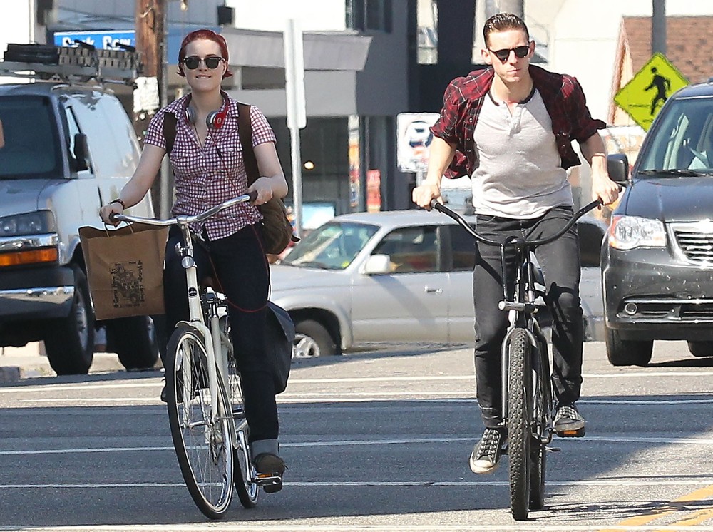 Evan Rachel Wood;Jamie Bell;<br>Jamie Bell and Evan Rachel Wood Stopped to Do Some Shopping on Abbot Kinney and Venice Boardwalk