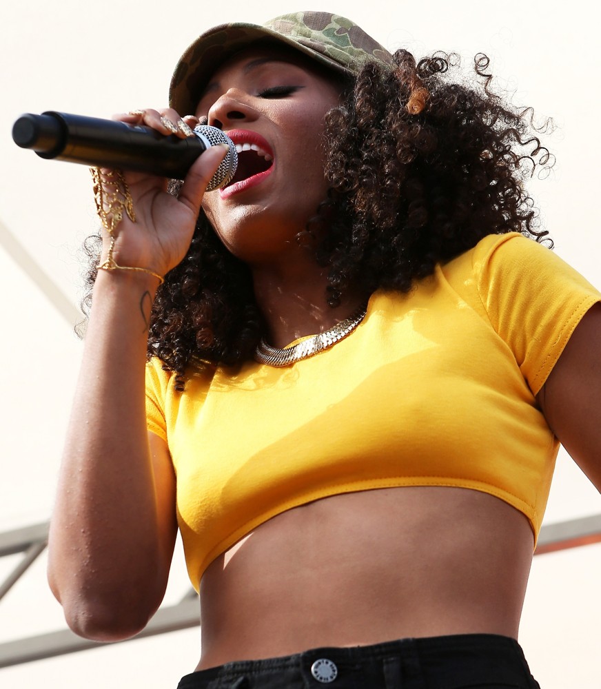 Wynter Gordon;<br>Wynter Gordon Performs Poolside