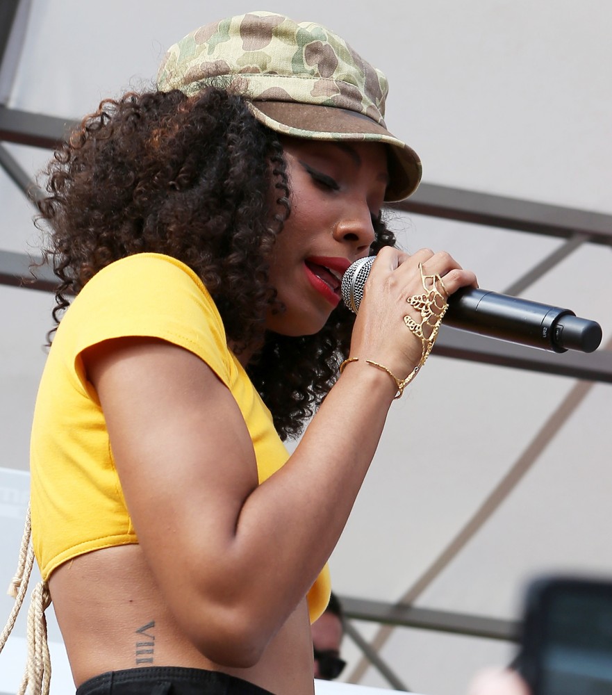 Wynter Gordon;<br>Wynter Gordon Performs Poolside