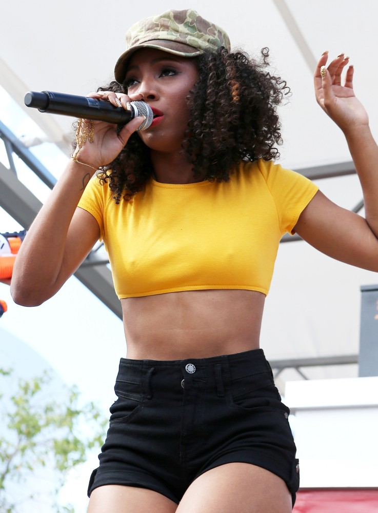 Wynter Gordon;<br>Wynter Gordon Performs Poolside