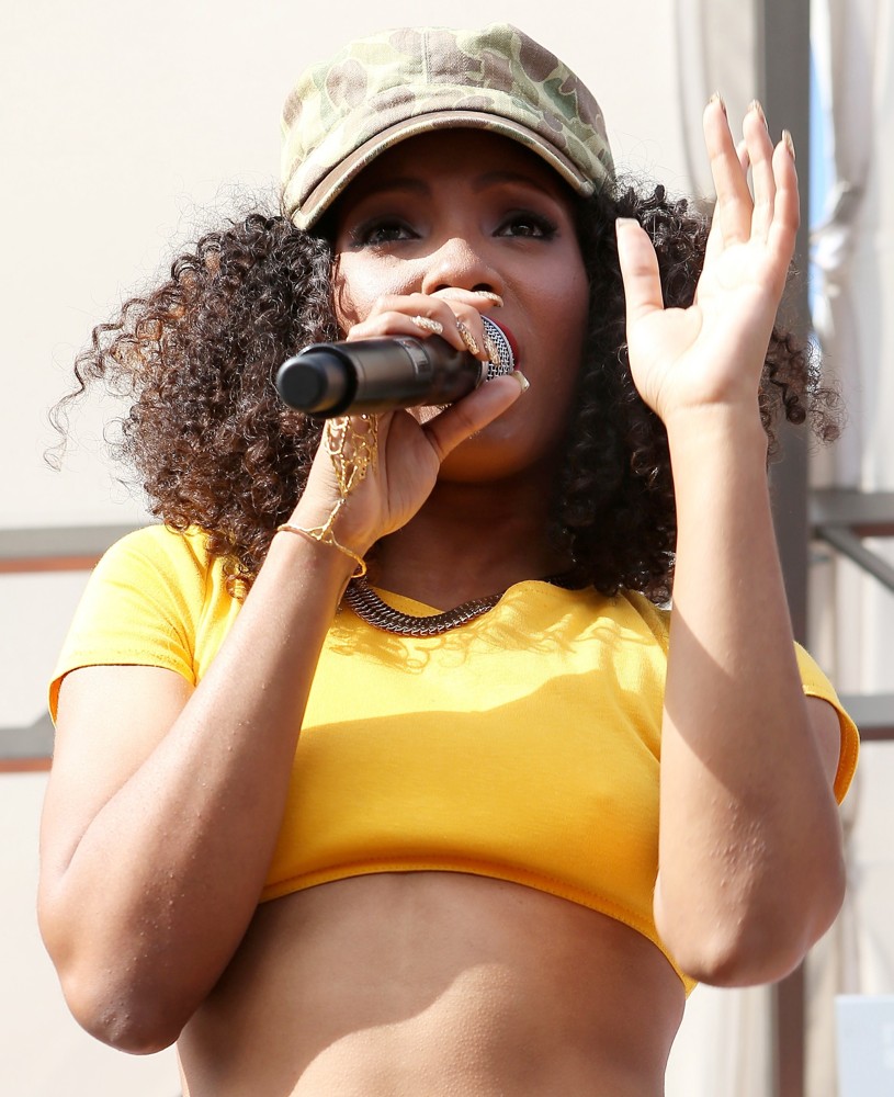 Wynter Gordon;<br>Wynter Gordon Performs Poolside