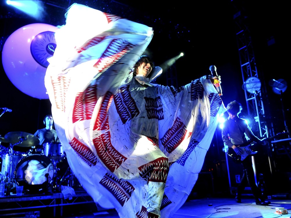 Yeah Yeah Yeahs;<br>Yeah Yeah Yeahs Performing Live