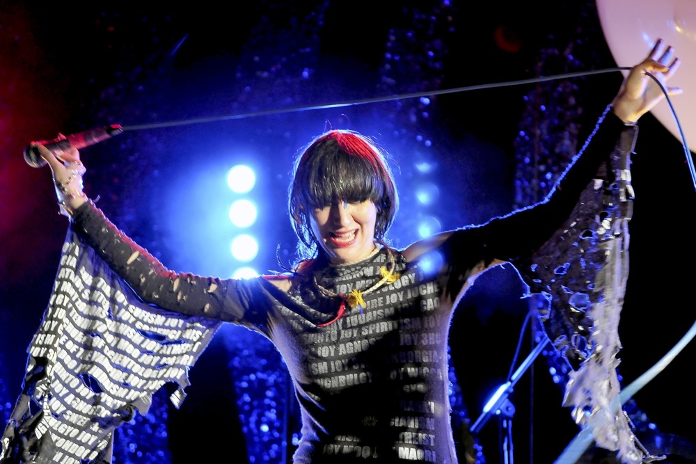Karen O;Yeah Yeah Yeahs;<br>Yeah Yeah Yeahs Performing Live