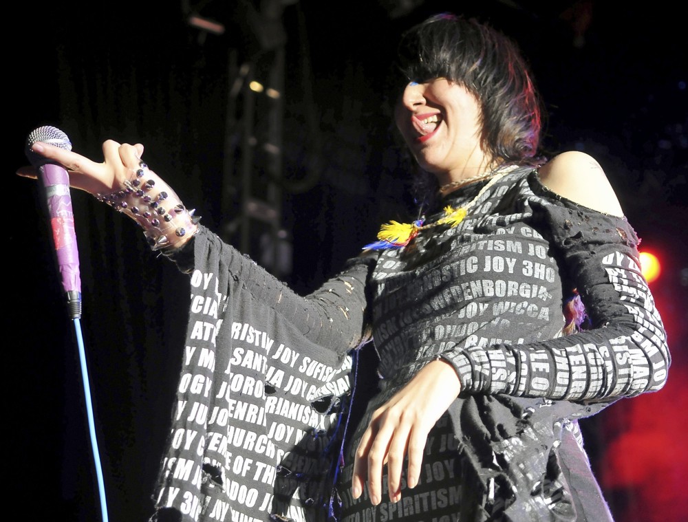 Karen O;Yeah Yeah Yeahs;<br>Yeah Yeah Yeahs Performing Live