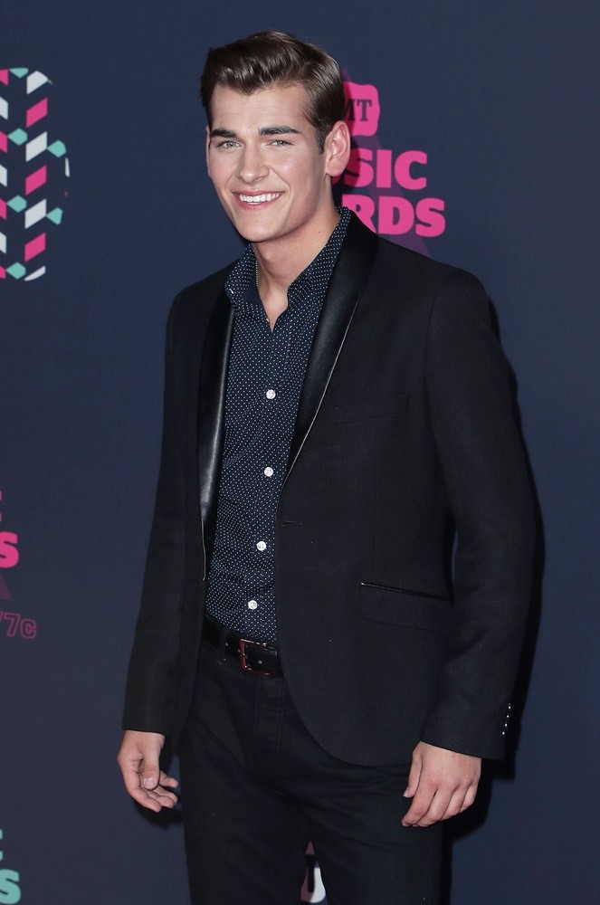 Zach Seabaugh;<br>2016 CMT Music Awards - Arrivals
