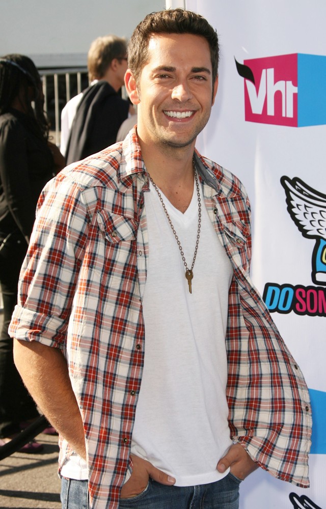 Zachary Levi;<br>2011 Do Something Awards - Arrivals