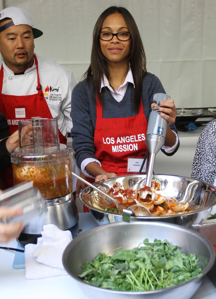 Zoe Saldana;<br>75th Anniversary of The Los Angeles Mission Serving Thanksgiving Dinner to The Homeless